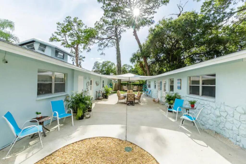 Coconut Cove Mid-Long Term Stays Available Walk To Downtown Trolly To Beaches Sarasota Bagian luar foto