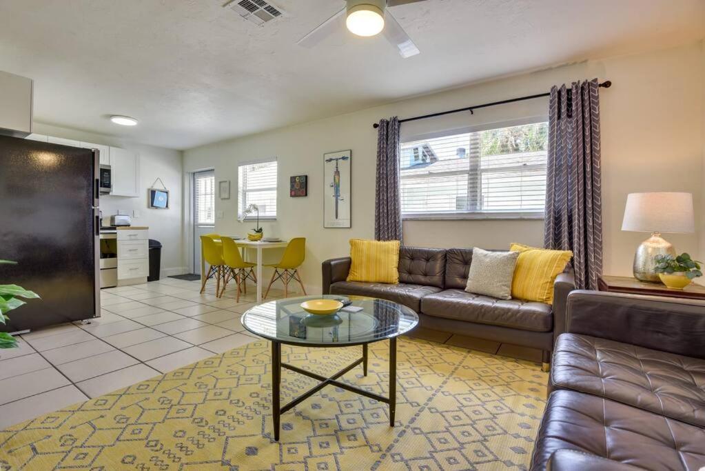Coconut Cove Mid-Long Term Stays Available Walk To Downtown Trolly To Beaches Sarasota Bagian luar foto
